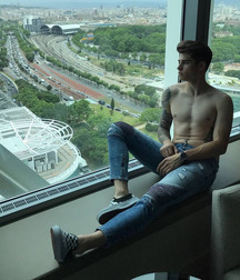 Hotties in jeans 2 5cceeb17cfcd4.jpg