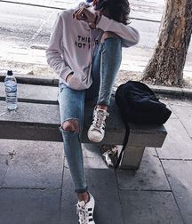 Hotties in jeans 2 5cceeb191f200.jpg