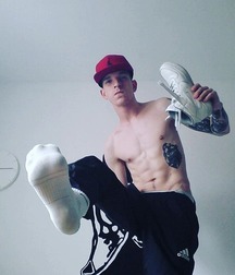 Sweaty socks 5cd069c7eaf5f.jpg