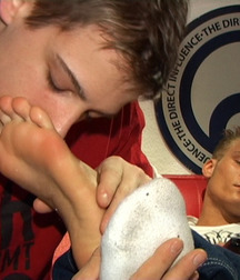 Boy feet 39 5cd2f49b06cba.jpg