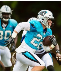 Football hunks 5cd72133e2eb4.jpg