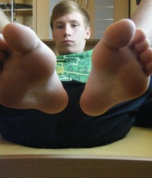 Delicious toes 5cf8b9242afbb.jpg