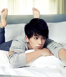 Delicious toes 5cf8b94c5145c.jpg