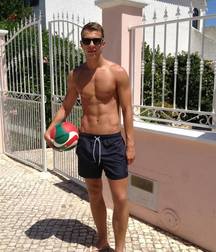 Surfer and beach hotties 5cfa02c78f3ef.jpg