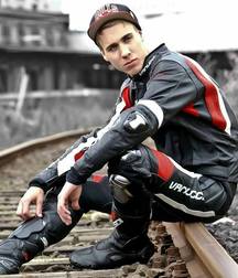 Leather wear 2 5cfa53d46ad9e.jpg