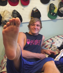 Lovin the guys feet 5cfaa4fc743d7.png