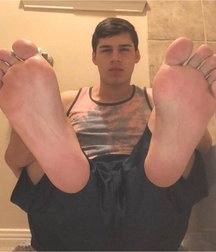 Lovin the guys feet 5cfaa50bb83a7.jpg