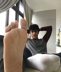 Lovin the guys feet 5cfaa50d3b03d.jpg