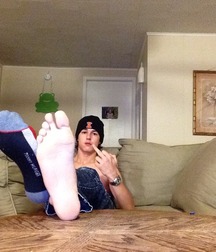 Lovin the guys feet 5cfaa51bdc7f3.jpg