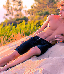 Gorgeous boy bodies 5cfb7340339a5.jpg