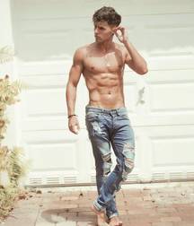 World of boy beauties 5cfb73ef41662.jpg