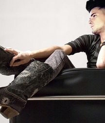 Never without boots 5cfb93270dd95.png