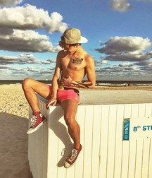 Twinks in converse 5cfc3f0dc1e8d.jpg