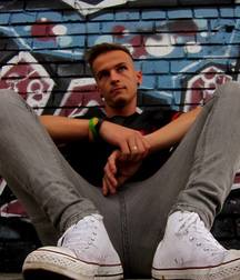 Twinks in converse 5cfc3f1ea8b45.jpg