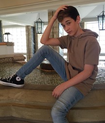 Twinks in converse 5cfc3f3241eb4.jpg