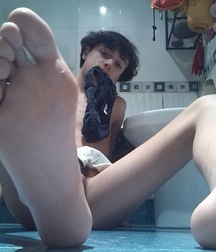 Hot boy feet 5cfcc6e314fc0.jpg