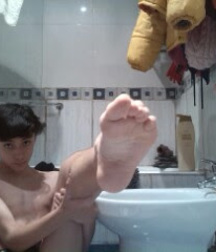 Hot boy feet 5cfcc6f407e8e.jpg