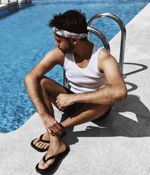 Guys in flip flops 2 5cfcd42222c9f.jpg