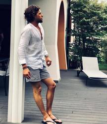 Guys in flip flops 2 5cfcd4341abe2.jpg
