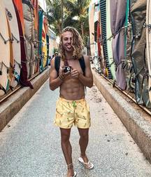 Guys in flip flops 2 5cfcd44898bf1.jpg