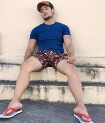 Guys in flip flops 2 5cfcd4505b895.jpg