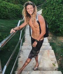 Guys in flip flops 2 5cfcd4636fe9c.jpg