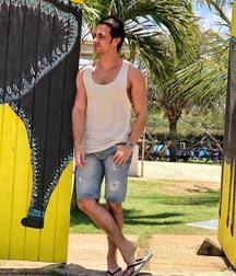 Guys in flip flops 2 5cfcd469b8fb2.jpg