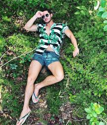 Guys in flip flops 2 5cfcd47b3d59b.jpg