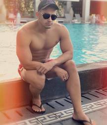 Guys in flip flops 2 5cfcd48ae10f3.jpg