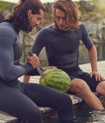 Surfer hotties 2 5cfcd7393d91b.jpg