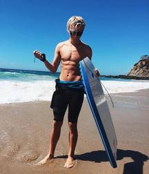 Surfer hotties 2 5cfcd73c56b69.jpg