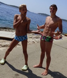 Top Twinks  5cfe5da59c43a.jpg
