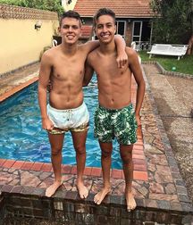 Top Twinks  5cfe5db674917.jpg