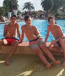 Top Twinks  5cfe5db9307f5.jpg