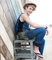 Wanna lick my flip flops 5cff5167c3a5c.jpg