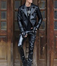 Guys loving leather 5d01405a96a4c.jpg