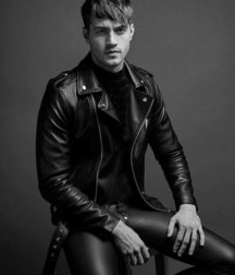 Guys loving leather 5d0140609a148.jpg