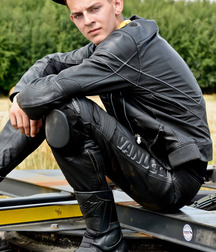 Guys loving leather 5d014078b849e.jpg