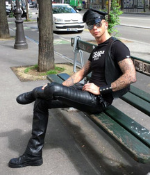 Guys loving leather 5d01407a43c93.jpg