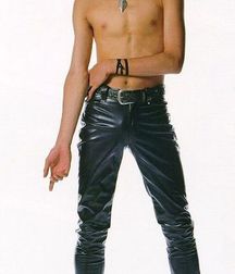 Guys loving leather 5d0140822019b.jpg