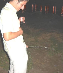 Taking a leak 2 5d01ef7953776.jpg