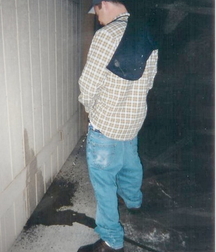 Taking a leak 2 5d01f04dcd2b5.jpg