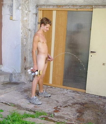 Taking a leak 2 5d01f05b3db89.jpg