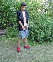 Taking a leak 2 5d01f061558e1.jpg
