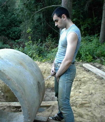 Taking a leak 2 5d01f077bf1fc.jpg