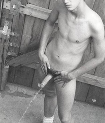 Twinks have to pee 5d01f1450054c.jpg