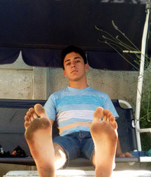 Boy feet 41 5d038e6947757.jpg