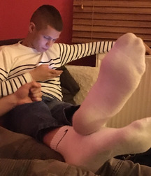 Under teenboys feet 5d04d165d951e.jpg