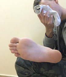 Under teenboys feet