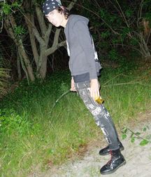Boys lovin pee 5d04d7885a13f.jpg